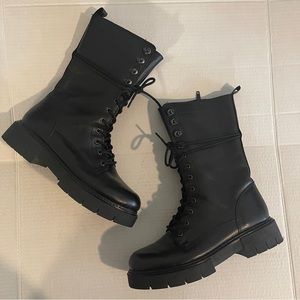 NWOB Vince Camuto Lug Sole Combat Boots Sz 8 (38)